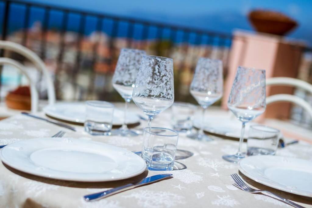 Casa Del Subacqueo. Amazing Terrace With Sea View. Wi-Fi Apartment Bordighera Exterior photo